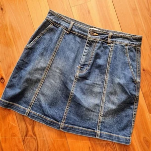 Women's size 10 'COUNTRY ROAD' Gorgeous blue denim cotton mini skirt - EUC - Picture 1 of 5
