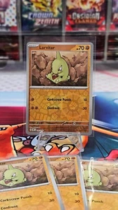 Larvitar 105/197 Llamas de Obsidiana Inversas Pokémon Casi Como Nuevo - Imagen 1 de 2