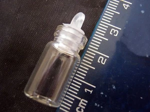 BULK 10 Minature Glass Bottles / Vials with Plastic Stoppers NEW 2.5 cm tall - Picture 1 of 7
