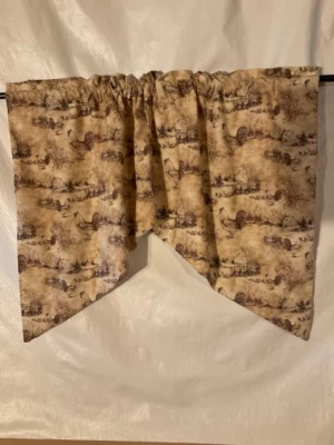 Handmade  Triangle Shape Chicken Toile  Lined Valance, 41 X 27 INCHES Foto 1 de 3