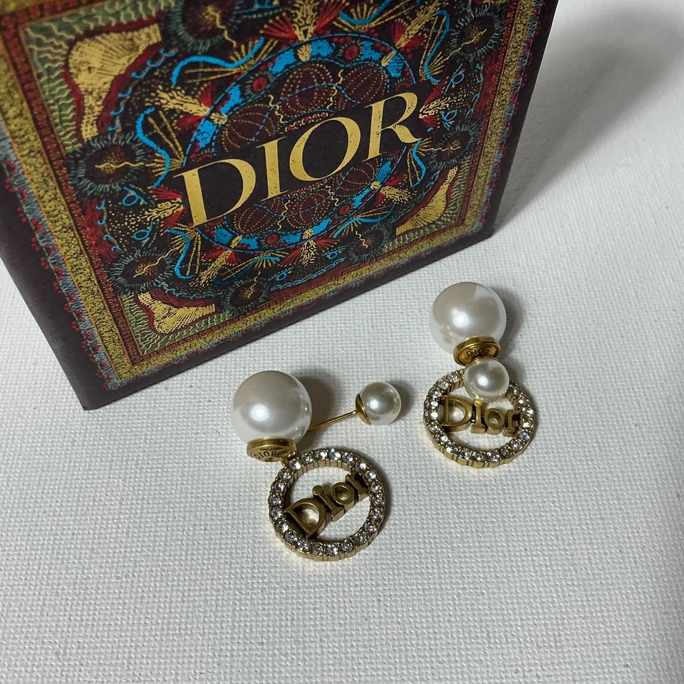 Pendientes Dior con logotipo de oro y perlas Foto 1 de 3
