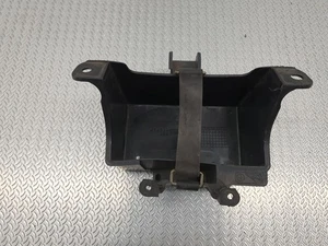 Suzuki GSF 1200 Bandit 2001-2006 caja de batería / soporte 47431-38GA0 - Imagen 1 de 7