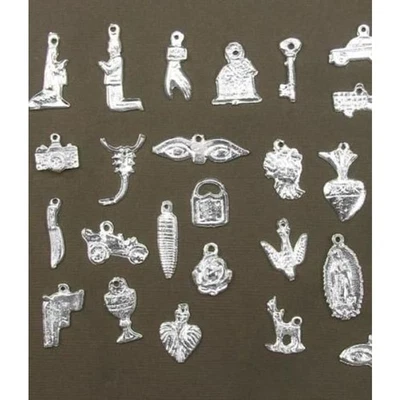 Lote de 10 dijes de metal Milagritos arte popular mexicano Foto 1 de 2