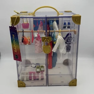 RAINBOW HIGH Puppen Deluxe Mode Schrank mit Kleidung Schuhe Kleiderschrank Acryl - Bild 1 von 9