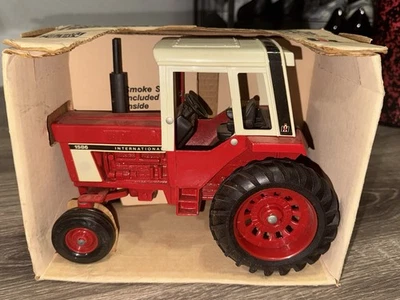 NIB ERTL International 1586 Tractor With Cab - Image 1 of 4