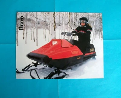 Folleto de ventas/literatura de ventas de motos de nieve Yamaha BRAVO (NOS--no es una reimpresión) Foto 1 de 3
