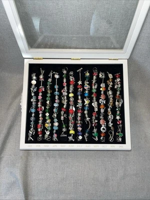 Willabee and Ward 12-месячный браслет с брелоками полный комплект с витриной - Изображение 1 из 4