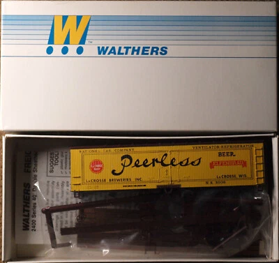 HO Scale Walthers Peerless Beer 40' Wood Reefer Car Kit - Image 1 of 2