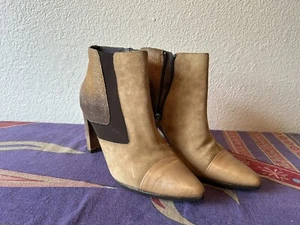 Donald J Pliner BLIS Stiefeletten mit Absatz Reißverschluss neu ohne Etikett camel Wildleder Stachelrochen 8,5 M - Bild 1 von 13