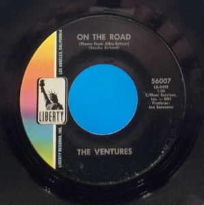The Ventures 45 On The Road / Mirrors And Shadows - NM / NM EX H11 - Foto 1 di 2