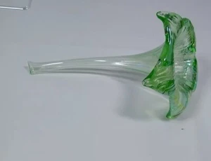 Mundgeblasene Glas Blume Lilie Trompete einstielig bunt grün irisierend 7,5" MCM - Bild 1 von 9