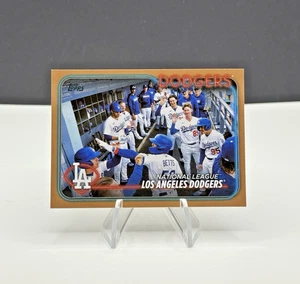 2024 Topps Series 1 Los Angeles Dodgers Team Card Gold Variation /2024 SP - Picture 1 of 3