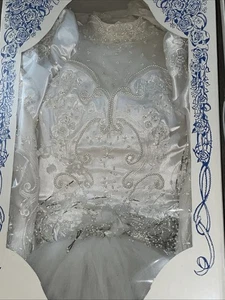 Vintage Wedding Dress/Gown In Vacuum Sealed Box - Picture 1 of 13