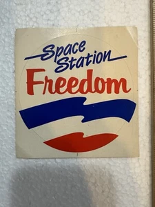 Adesivo decalcomania libertà stazione spaziale NASA vintage NOS 1980-84 - Foto 1 di 3