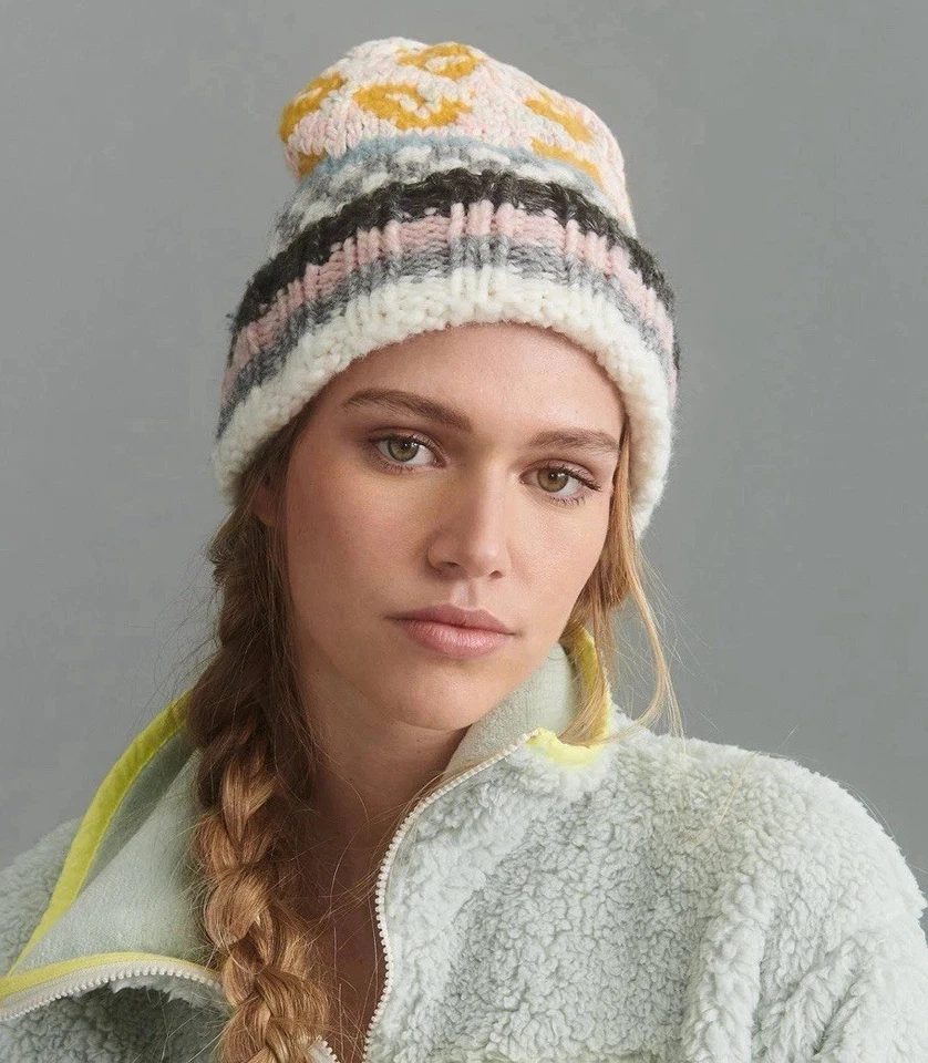 Gorro tejido Anthropologie x Laura Dalgaard Reese rosa blanco dorado sombrero cottagecore Foto 1 de 4