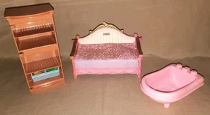Fisher Price Loving Family Furniture Lot Daybed Bathtub Refrigerator - Picture 1 of 9