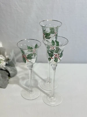 Juego de 3 candelabros votivos o candelabros pintados a mano ~ acebo y bayas de Navidad Foto 1 de 4