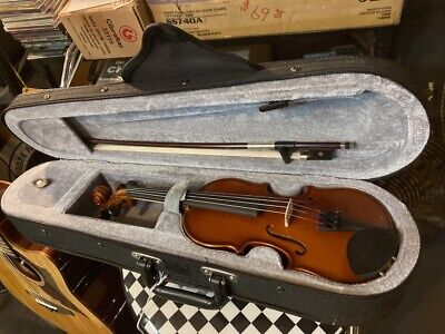 J. I. Neumann 1/10 Violin & Bow & Case. • 110.26€