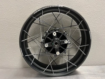 Rueda trasera Triumph Scrambler 1200 X, XC, XE OEM P/N T2010578 Foto 1 de 4