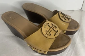 Tory Burch Slide Sandals Beige Tan Patti Wedge Patent Leather Slip On Size 7.5 - Picture 1 of 10