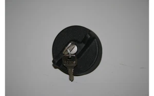 Hella 8XY 007 102-001 VerschlussTank schwarz passend für Alfa Romeo 155 Fiat - Picture 1 of 1