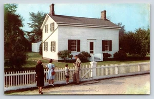 Postcard Henry Ford Birthplace,  Greenfield Village,  Dearborn, Michigan, People - Picture 1 of 2