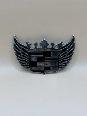 Hebilla de cinturón Cadillac vintage - corona y alas americanas negras y cromadas coleccionables Foto 1 de 4