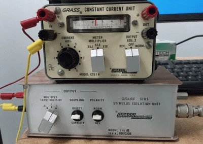 Unidad de aislamiento de estímulo Grass Instruments SIU5B y unidad de corriente constante CCU1A Foto 1 de 4