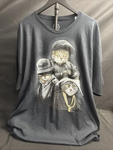 Camiseta Cat Rapper Trio Para Hombre 3XL Hug Life Negra Algodón Por DOM NUEVA CON ETIQUETAS - Imagen 1 de 4