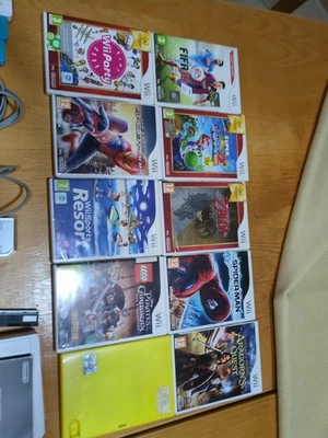 Nintendo Wii + 10 giochi originali + 3 controller + accessori (Senza Scatola) - Immagine 1 di 4