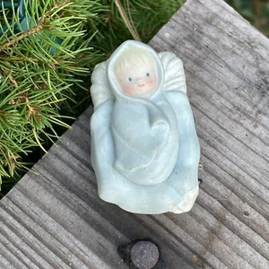 2" AVON 1986 Porcelana Rubia Cristo en Cuna Pesebre Belén Repuesto - Imagen 1 de 4