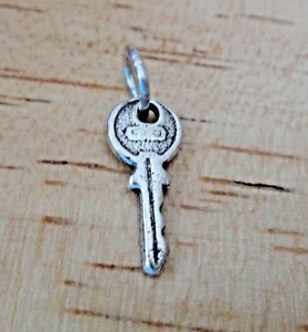 Sterling Silber WINZIG 13x5mm detailliert Haus oder Auto Schlüssel Charm - Bild 1 von 6