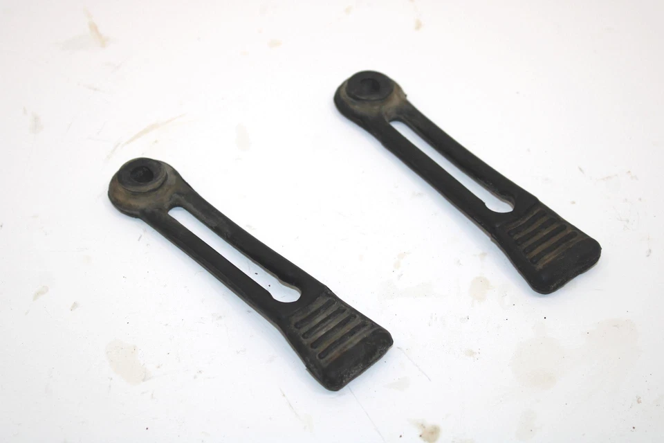 Комплект оригинальных ремней капота 1996 Yamaha Vmax 600 Xt 8V0-77171-00-00 Q4161 - Изображение 1 из 4