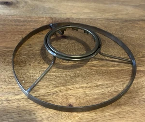Anillo soporte pantalla latón lámpara aceite vintage  - Imagen 1 de 8