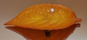 Mid Century Danish Amber Leaf Brooch Hard Plastic 8cm Vintage MCM - Bild 1 von 5
