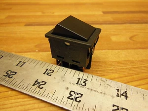 20A 125VAC 15A 250VAC Rocker Switch - Picture 1 of 2
