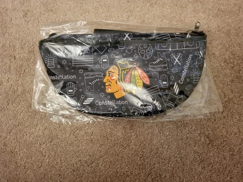 NEW CHICAGO BLACKHAWKS FANNY PACK SEASONS  TICKET HOLDER GIVEAWAY Cover