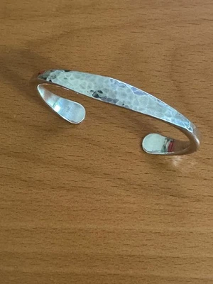 Pulsera brazalete martillado retirado plata esterlina James Avery original vintage Foto 1 de 4