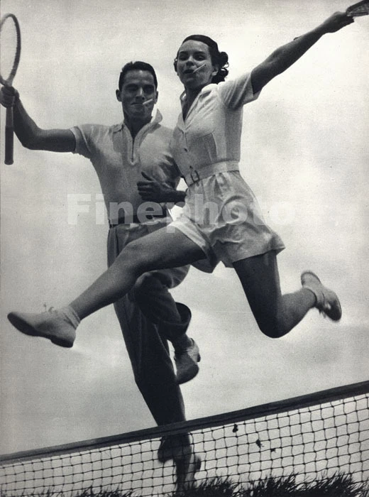 Grabado fotográfico original Martin Munkacsi 1935 vintage pareja tenis y cigarrillos Foto 1 de 1