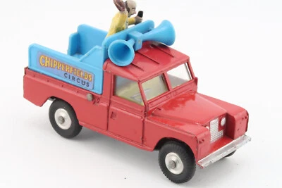 CORGI TOYS * LAND ROVER 109 W.B * CHIPPERFIELDS PUBLIC ANNOUNCER * 1:43  - Bild 1 von 4