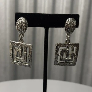 Pendientes Hobe Clip Tono Plata Geométrico Modernista Texturizado Gota Martillado - Imagen 1 de 9