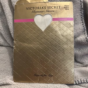 Vintage New Victoria Secret Glamour Stockings Pantyhose Size Medium Cream - Picture 1 of 6