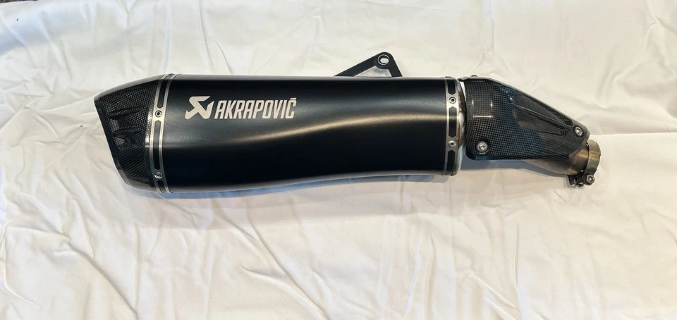 Akrapovic Slip-On Exhaust Kawasaki H2 SX   - Imagem 1 de 4
