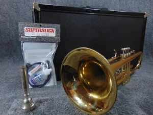 Holton Bb Trumpet Beginner Student School Band Case Mouthpiece - Picture 1 of 17