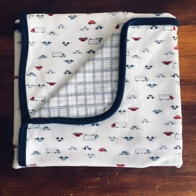 Manta de algodón First Impressions bebé niño azul gris rojo blanco coche vehículo cuadros Foto 1 de 4