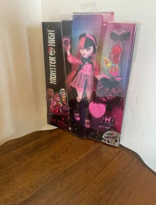 Monster High DRACULAURA Doll w/ pet & Count Fabulous clothing & accessories NIB - Image 1 of 4