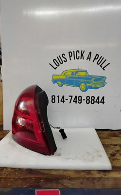 Luz trasera izquierda Pontiac Grand Prix 2004-2007 montaje OEM con arnés OEM  Foto 1 de 4