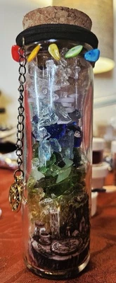 Botella de chakra de vidrio arco iris hecha a mano bruja pagana Halloween decoración del hogar Foto 1 de 2