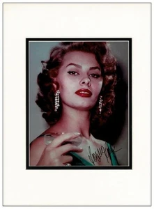 Sophia Loren Autograph Photo - Picture 1 of 3