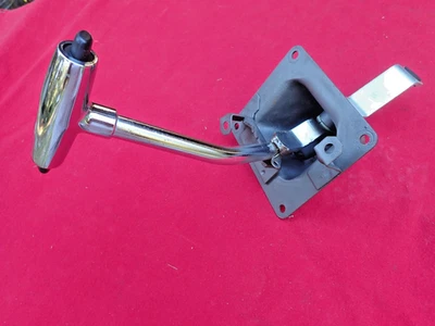 67 68 MUSTANG AUTOMATIC CONSOLE FLOOR SHIFTER  REBUILT NICE ORIGINAL FORD CORREC - Image 1 of 3